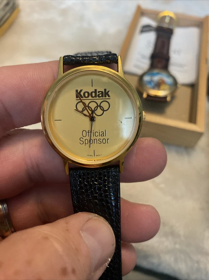 Lote De 9 Relojes De Colección Fósiles Lorus Rey León Mickey Mouse Toy Story Buzz Plus Foto 4 de 4