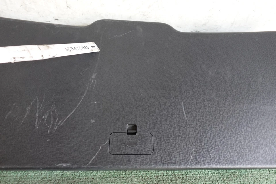 KIA SOUL 2014 2015 2016 2017 PUERTA TRASERA PUERTA LEVADIZA CUBIERTA MOLDEADA FABRICANTE DE EQUIPOS ORIGINALES AX72115 Foto 2 de 4