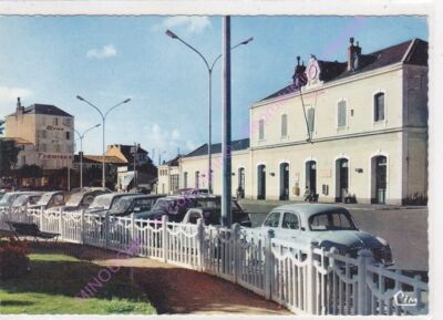 CPSM 85100 LES SABLES D OLONNE Place de la gare cars Edt COMBIER