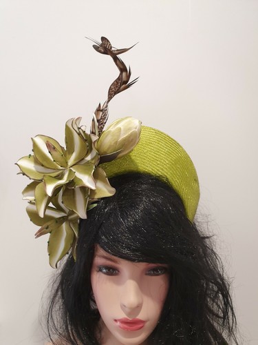 Fascinator millinery crown hat races 