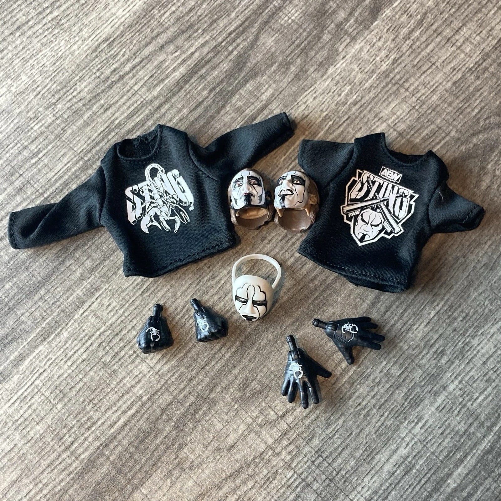 2024 AEW Unrivaled Supreme Collection Série 5 STING #08 Accessoires Têtes Mains