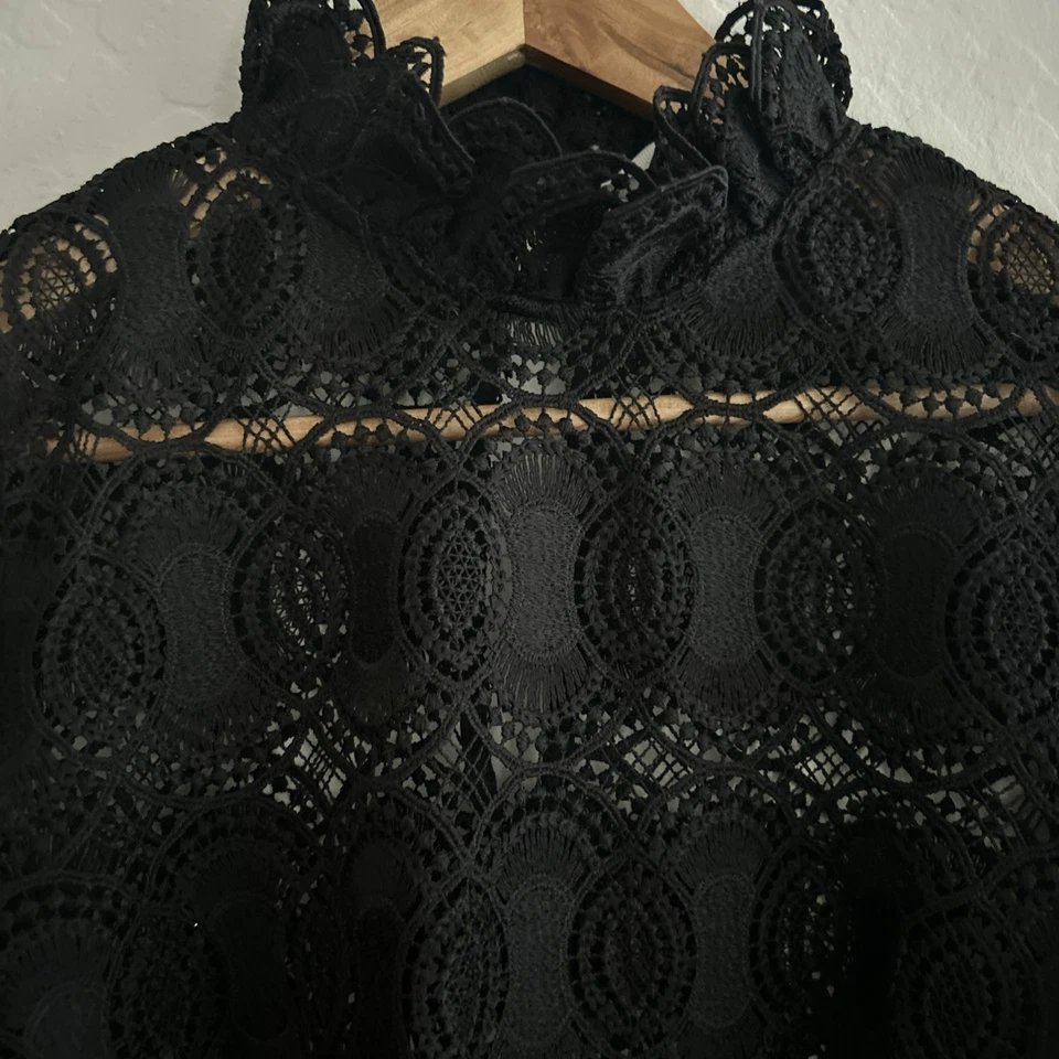 Top Boden Cuello Alto Volantes Encaje Manga Larga S Crochet Transparente Tejido Abierto Romántico Foto 3 de 4