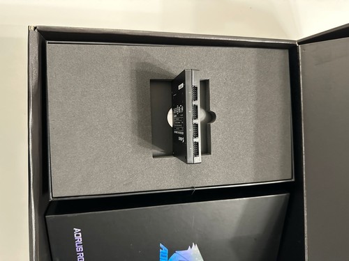 Corsair iCUE Węzeł oświetleniowy CORE Wentylator cyfrowy RGB Kontroler oświetlenia CL-8930009 - Zdjęcie 9 z 11