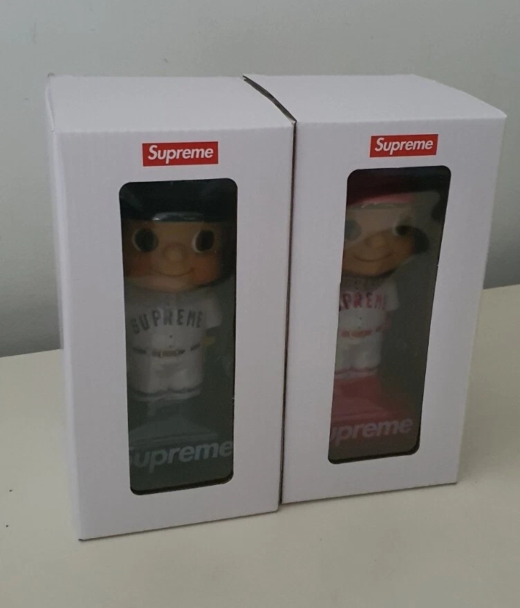 2x SS23 Supreme Figuren Blau Rot Baseball Set Spielzeug Auto Zubehör
