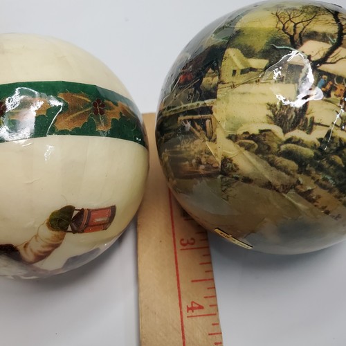 Vintage Christmas Ornaments 3 Inch Santa Scene Horse Paper Mache Decoupage - Picture 5 of 9