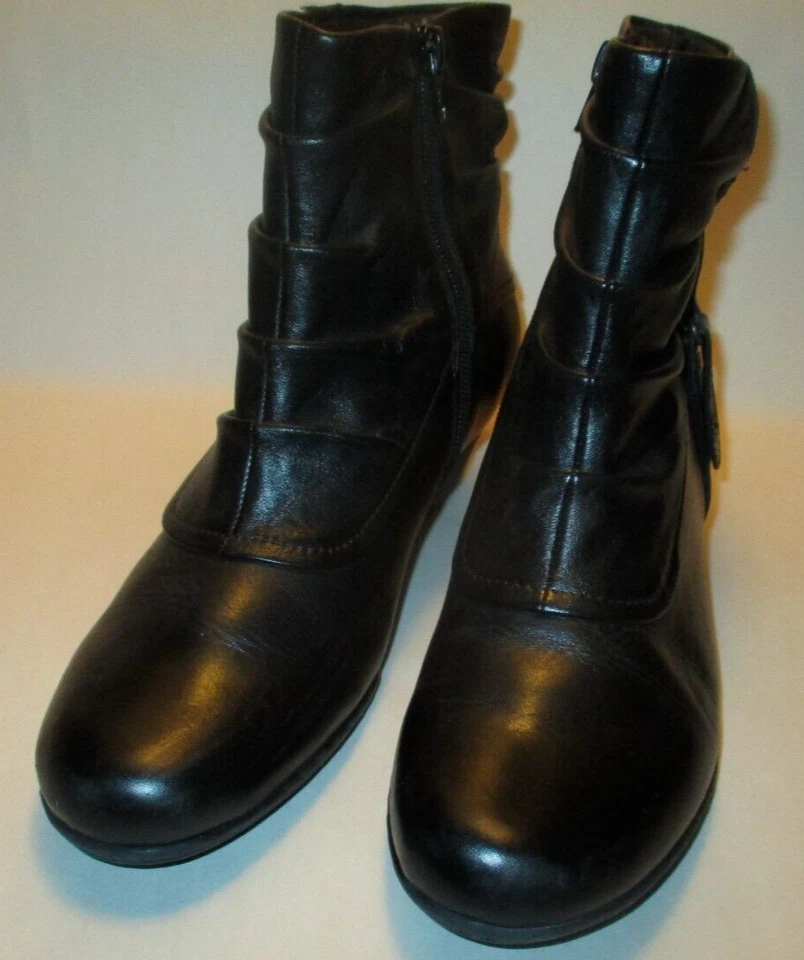 Botines de tacón bajo con cremallera y cremallera acolchada de cuero negro suave para mujer Cobb Hill 8M Foto 2 de 4