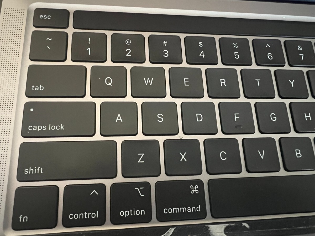 美品 Macbook Pro 2020 i7-32-512 Office 付き Amazon.com: Apple MacBook Pro 2020 con Intel Core i7 de 2.3