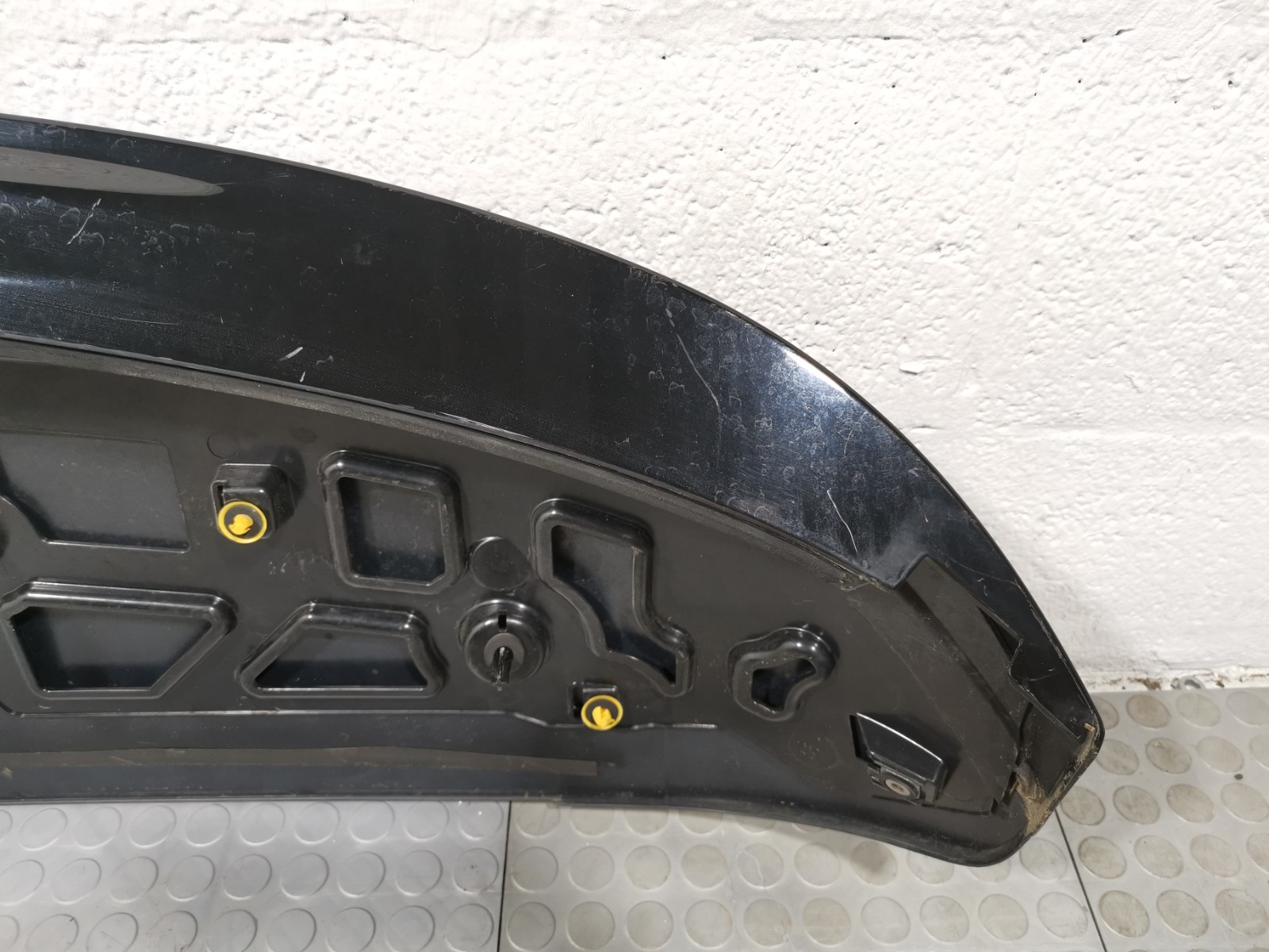 Maserati Levante 2017 AWD 3.0 L Rear Upper Tailgate Silver Spoiler 673005969 OEM