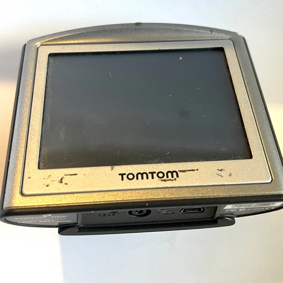 TomTom ONE 3rd Edition 1GB GPS Navigation System Maps 4N01.002 With USB Car Chg - Image 4 of 4