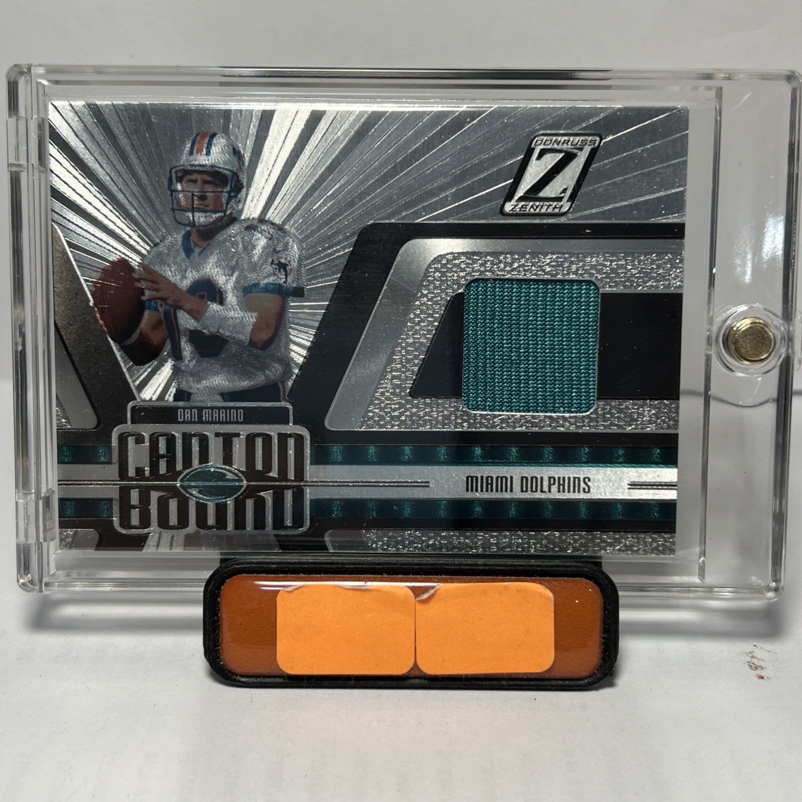 2005 Donruss Zenith - Canton Bound Dan Marino #CB-5 game used jersey #’d 124/199 view 1
