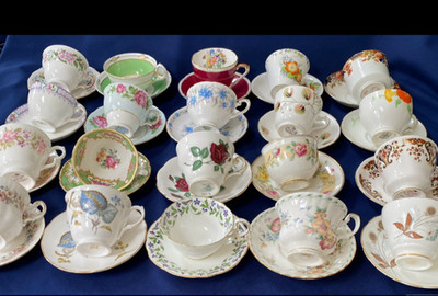 Tassen & Untertassen hübsch geblümt Vintage Hochzeiten Tee Partys Cafés Bone China