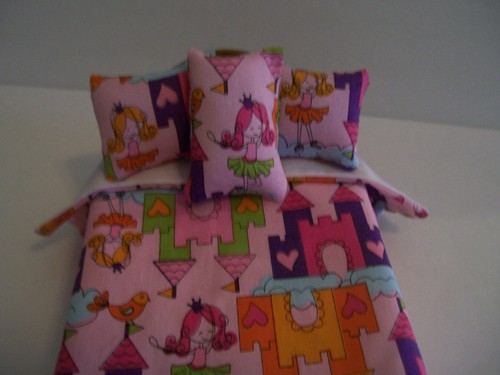 Dollhouse Miniature Pink Castles Girl Comforter Set Handcrafted 1:12 Scale NWOT - Picture 4 of 6