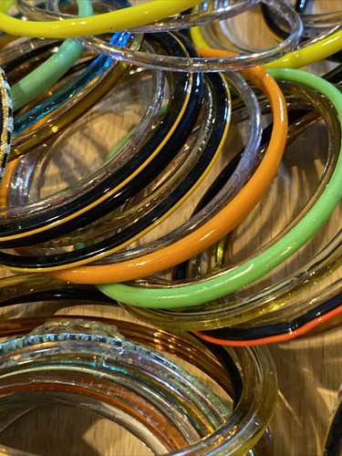 HUGE Bangle Bracelet Lot of 160 Funky MOD Textured Smooth Clangy GLASS Vintage - Picture 5 of 14