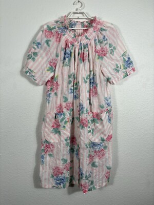 Vintage Granny Nightgown Size M/L Pink Floral Cottagecore House Dress