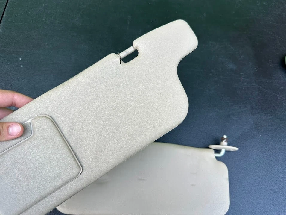 2000-2005 Toyota Echo Driver & Passenger Side Sun Visor Set Pair Tan Beige Vinyl Foto 4 de 4