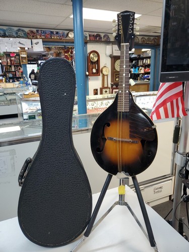 OLD VINTAGE CROMWELL BY GIBSON A-STYLE MANDOLIN 40'S WITH CASE