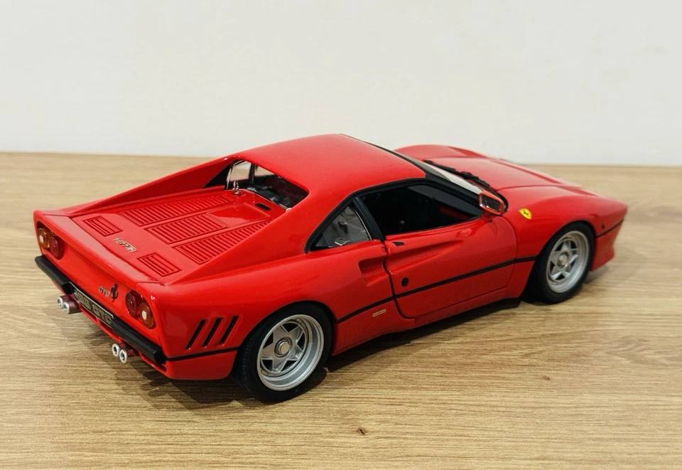 Ferrari 288 GTO Hot Wheels ELITE 1/18 - Immagine 2 di 4