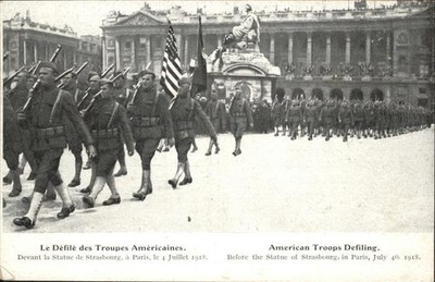 Paris Le Defile des Troupes Americaines le 4 