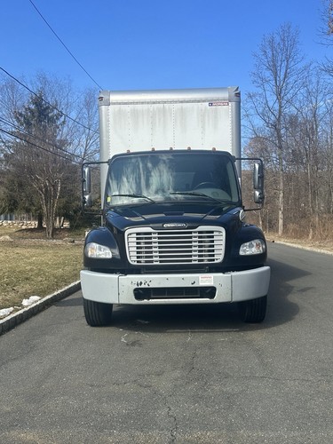 2015 Frightlinner Box Truck M2