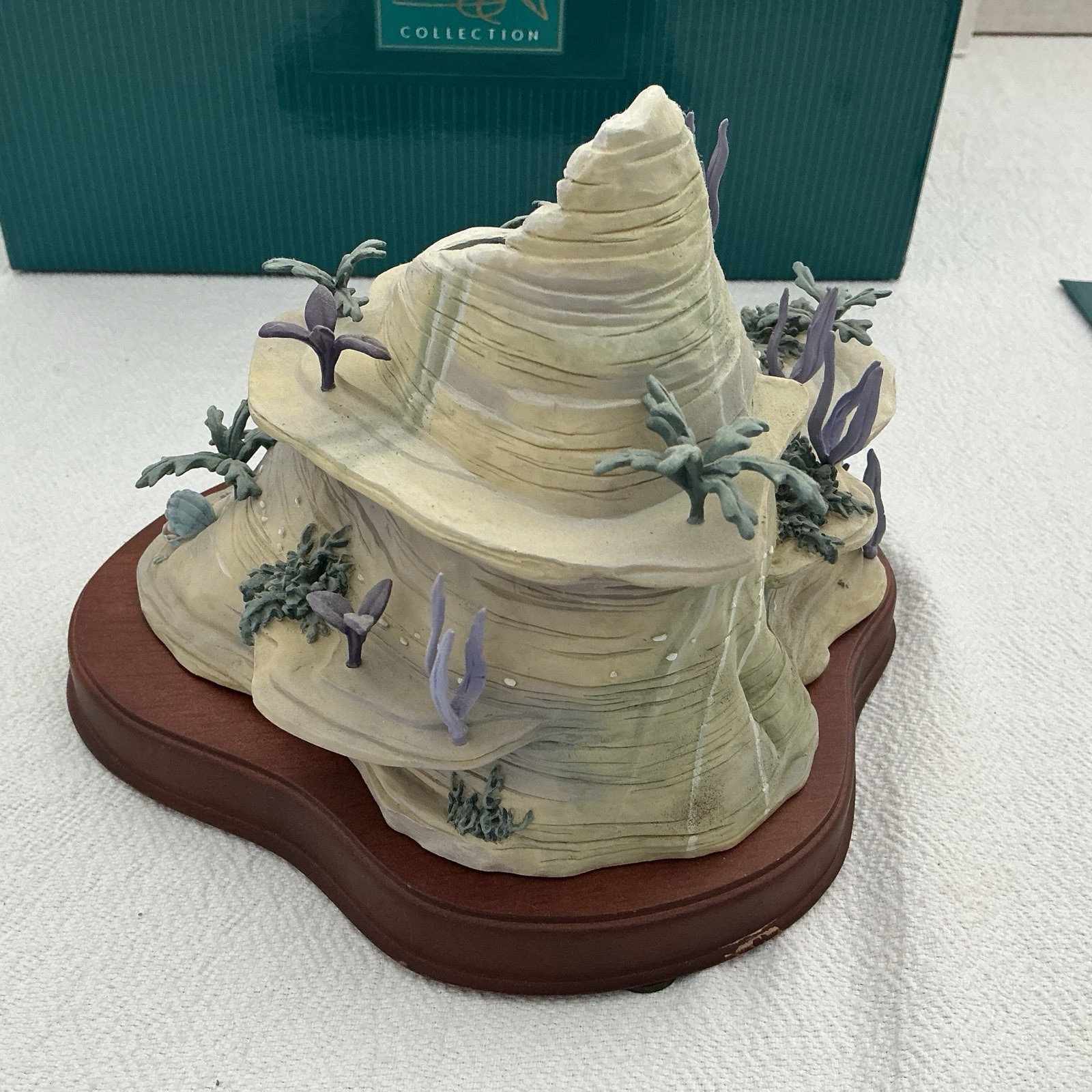 WDCC Enchanted Places The Little Mermaid “Ariel's Secret Grotto” w/Ariel &…-Read