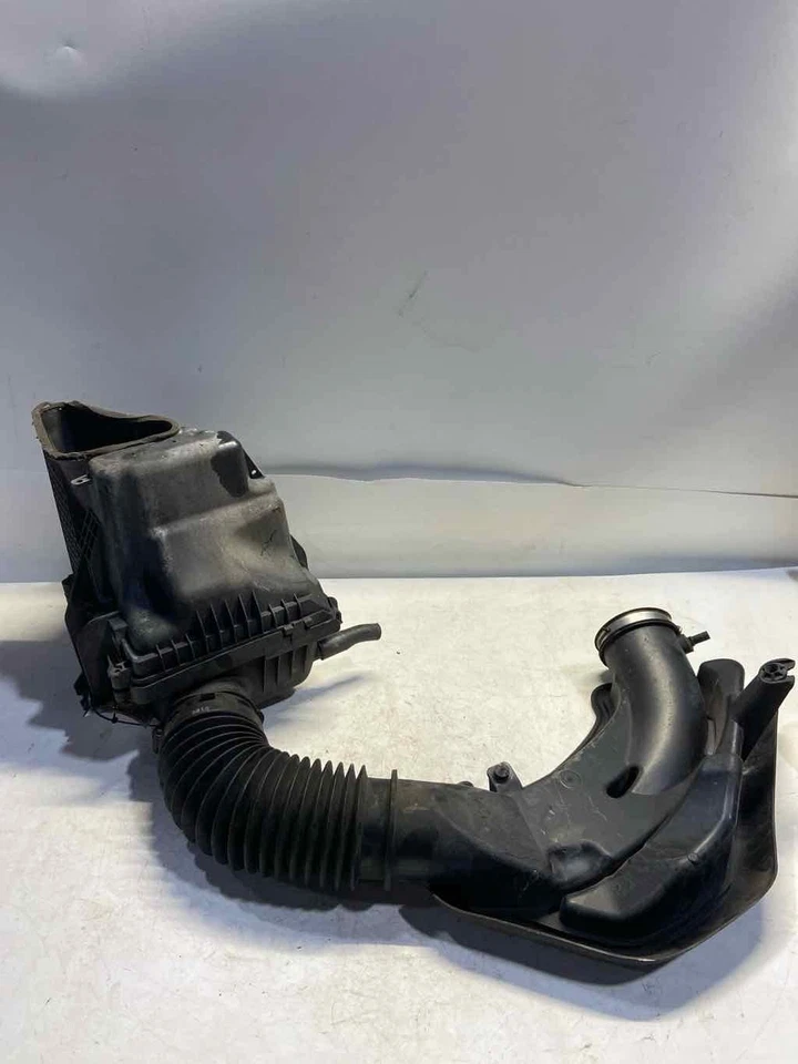 Б/у воздухоочиститель в сборе подходит: 2011 Dodge Charger 3.6 класса A - Изображение 4 из 4