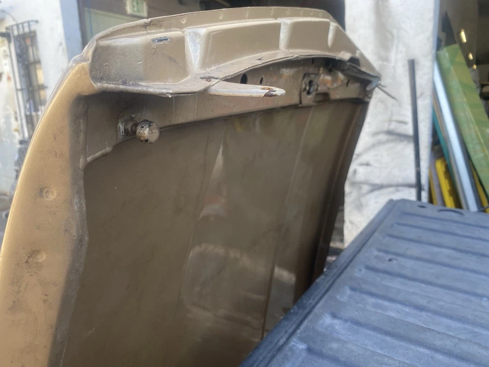 1981 - 89 MERCEDES BENZ R107 380SL 560SL ORIG ALUMINUM HOOD GOLD MET - Image 4 of 4