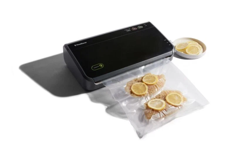 FoodSaver FM2100-000 Vacuum Sealing System for Food Preservation WORKS GREAT!