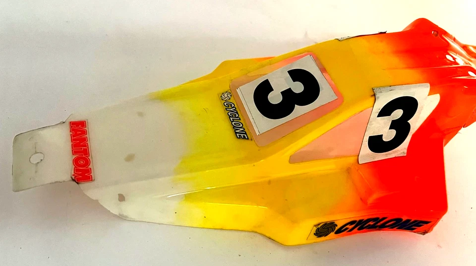 vintage rc10 team associated gold pan body - Image 2 of 2