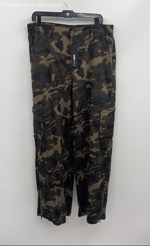 Fashion Nova Camo Pants - Size XL