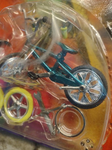Vintage 1999 Sealed Extreme Cycle 1/64 Model Diecast Metal Bike Bicycle & Tools - Picture 6 of 14