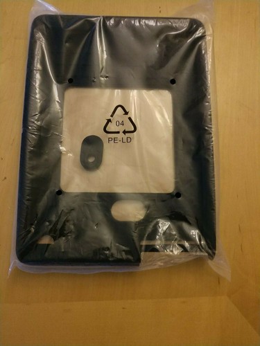Kensington K67828WW SecureBack Cover for iPad Air, Black - Picture 5 of 8