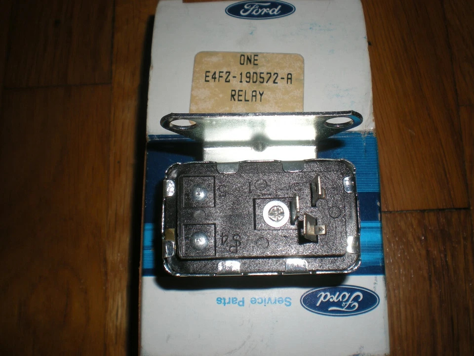 Relé de control del embrague del compresor de aire acondicionado Ford Escort 1984-1986 E4FZ-19D572-A nuevo de lote Foto 2 de 2
