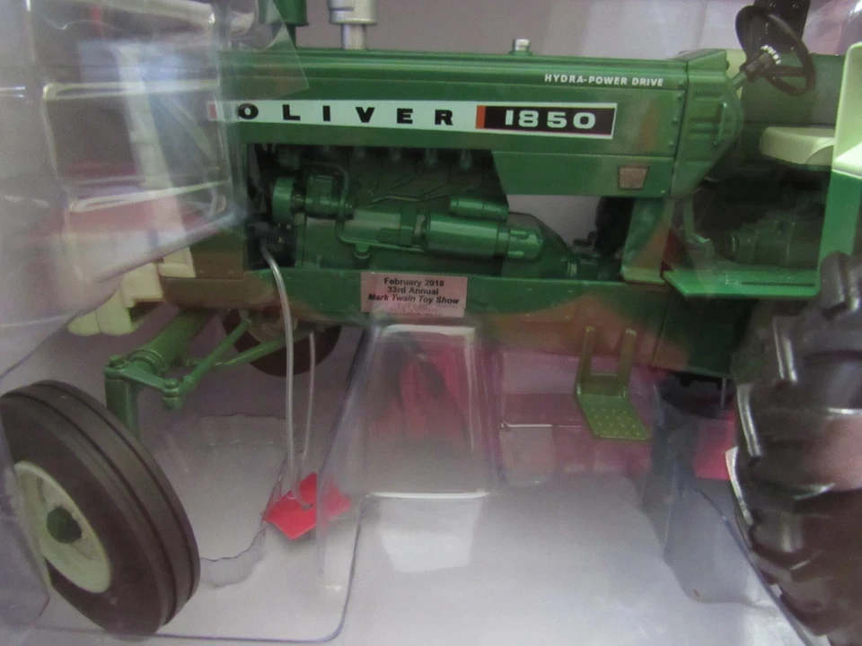 SPECCAST 1/16 2018 MARK TWAIN ROY SHOW OLIVER 1850 W/WEIGHTS & FENDER RADIO/NIB - Image 2 of 4