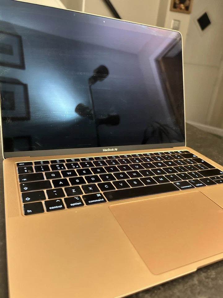 Apple MacBook Air 13" 2019 · i5 · 8GB · 121GB, photo 2 of 5