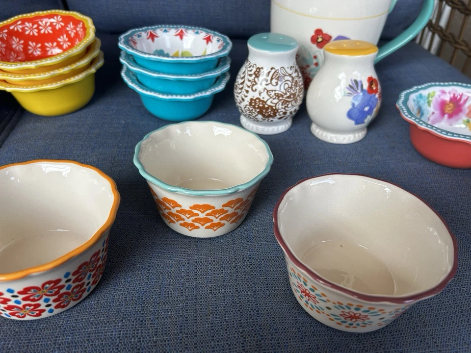 Lot of 19 Pioneer Women Stoneware & Plastic Items Bright Floral Patterns See Pic - Image 2 of 4