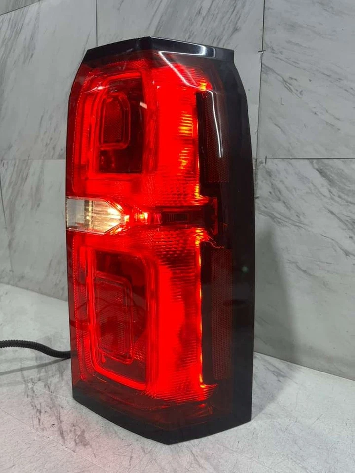 2015 2020 雪佛兰 TAHOE SUBURBAN OUTER 尾灯 原始设备制造商 右侧 LED 84467059 — 第 3/4 张图片