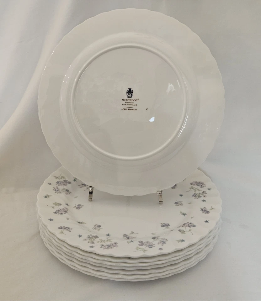 Plato de cena grande de porcelana de hueso fino con patrón de flores Wedgwood-Abril 11" Foto 2 de 3