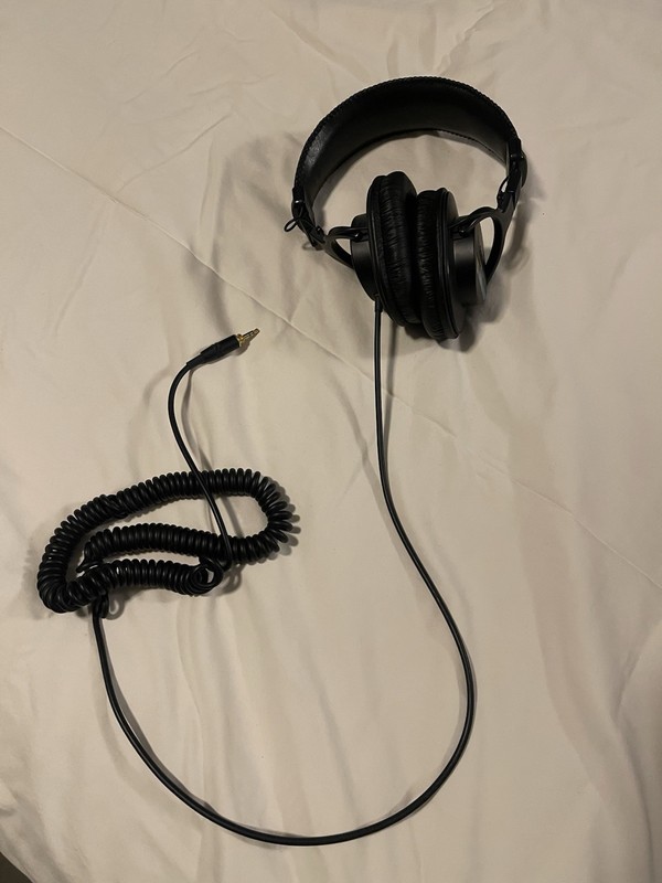 Sony MDR-7506 Studio Monitor Over-Ear Wired 3.5mm Closed-Back Black 40mm