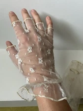 Vintage Fingerless Lace Gloves, White