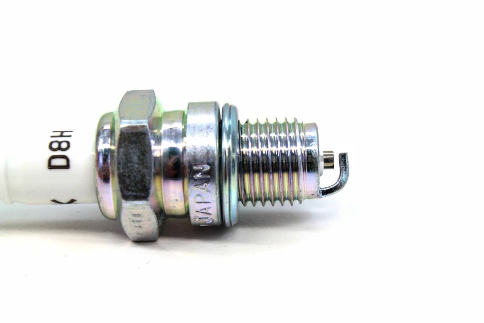 Paquete de 8 bujías NGK D8HA CA CB CL CM CT S SL 90-305 (ver notas) #H190 A Foto 2 de 3