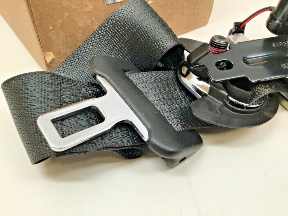 Комплект натяжителя ремня безопасности переднего правого пассажира 17–19 Chevrolet Silverado черный оригинальный - Изображение 4 из 4