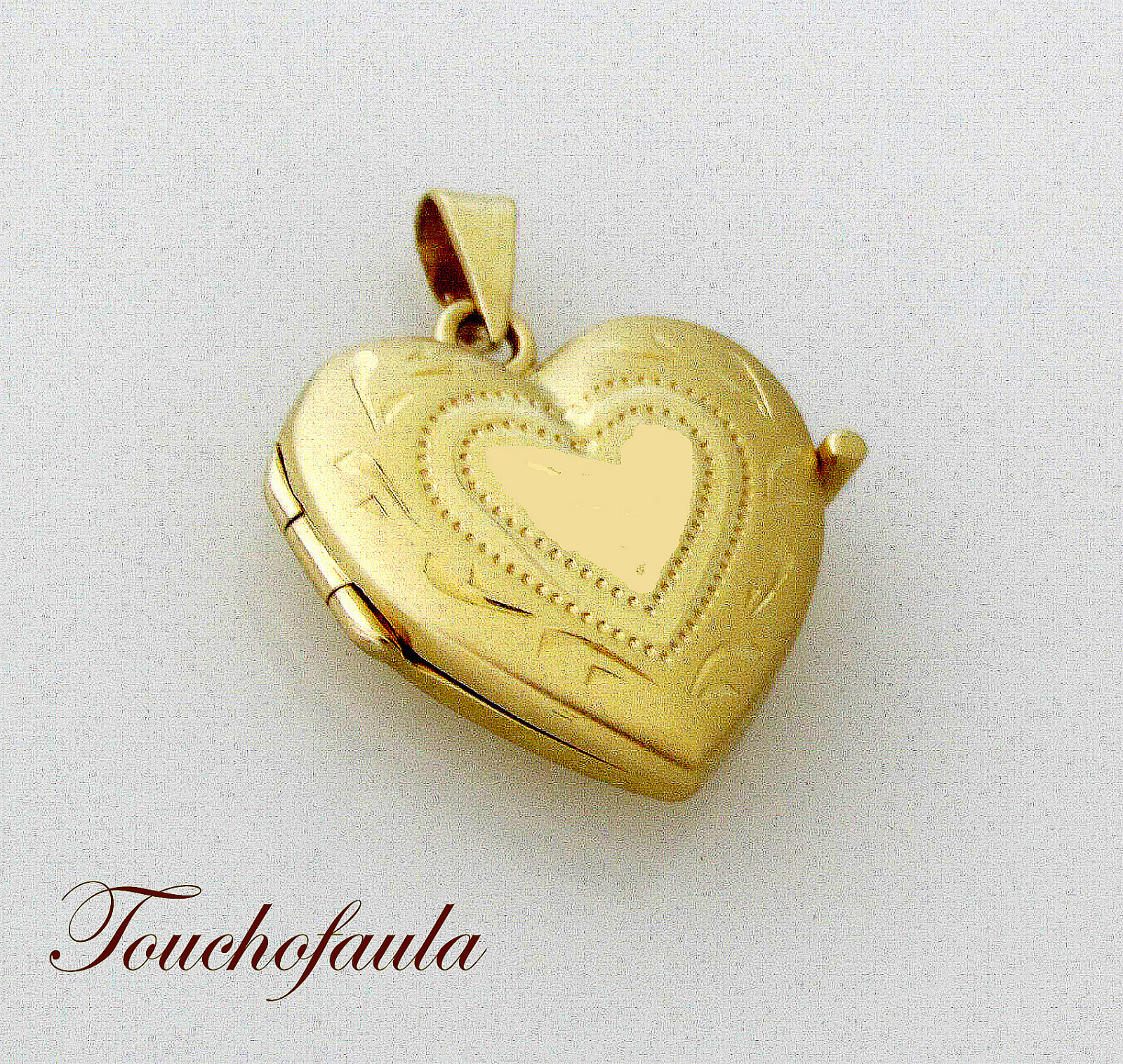 14K Yellow Gold Heart Shape Locket High Polished 4.4 grams Made in