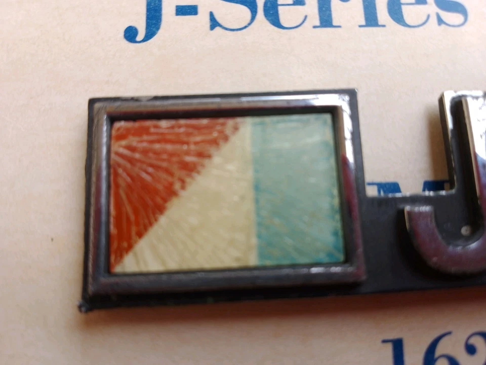 INSIGNIA EXTERIOR JEEP AMC 1979-1986 CJ5/7/8/CHEROKEE/GRAND WAGONEER/COMANCHE J10/J20 Foto 4 de 4