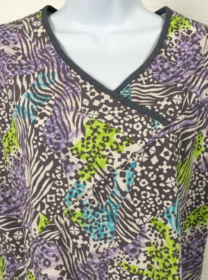 Scrub Star Womens Scrub Top Size M Purple Gray Front Pockets V neck Short Sleeve - Image 2 of 4