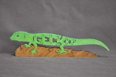 Gecko  Lizard Reptile  Wooden Amish made Scroll Saw Toy Puzzle Figurine Art