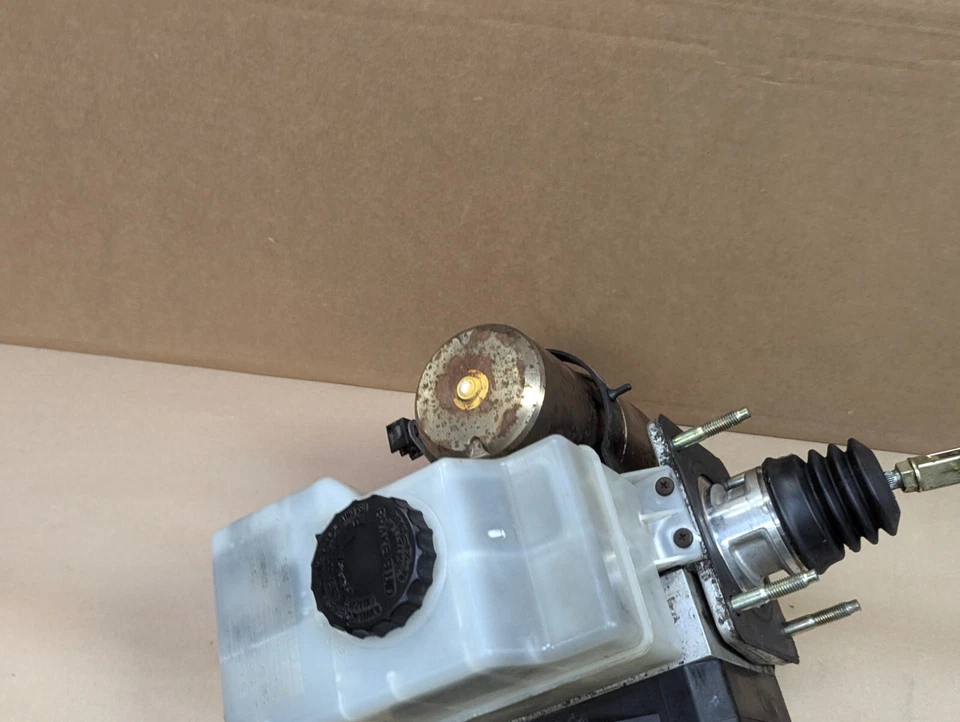 98 99 TOYOTA LAND CRUISER LX470 OEM ABS BOMBA DE REFUERZO DE FRENO HIDRÁULICA ANTIBLOQUEO Foto 3 de 4