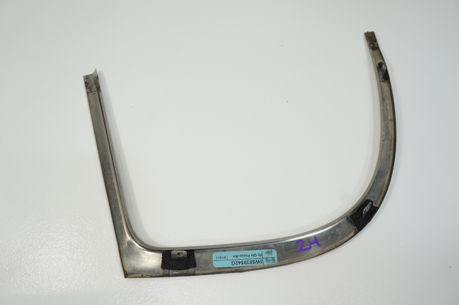 2009-2013 Bentley Continental Flying Spur Rear Passenger Side Door Glass Trim 