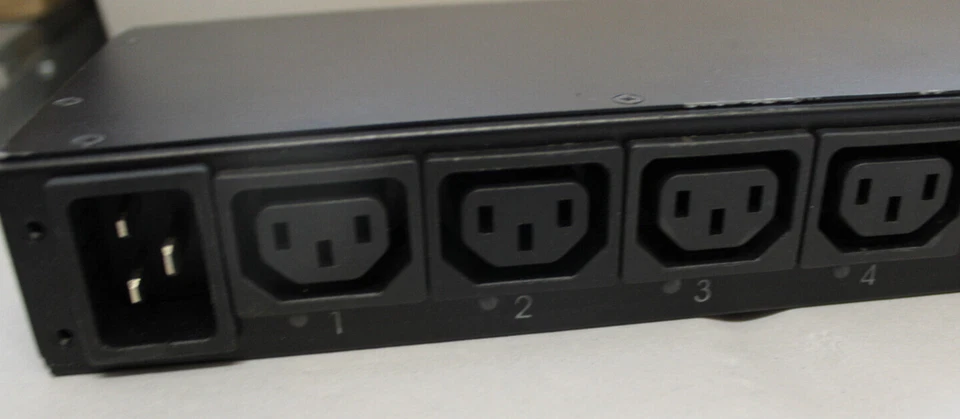 APC Switched Rack PDU AP7921 mit Schaltfunktion 1 HE 16 A 208/230 V 8x C13 - Bild 4 von 4