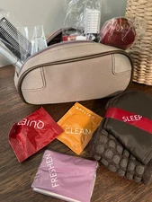 DELTA Airlines Business Class Travel Cosmetic Toiletry Amenity Kit Case & STUFF