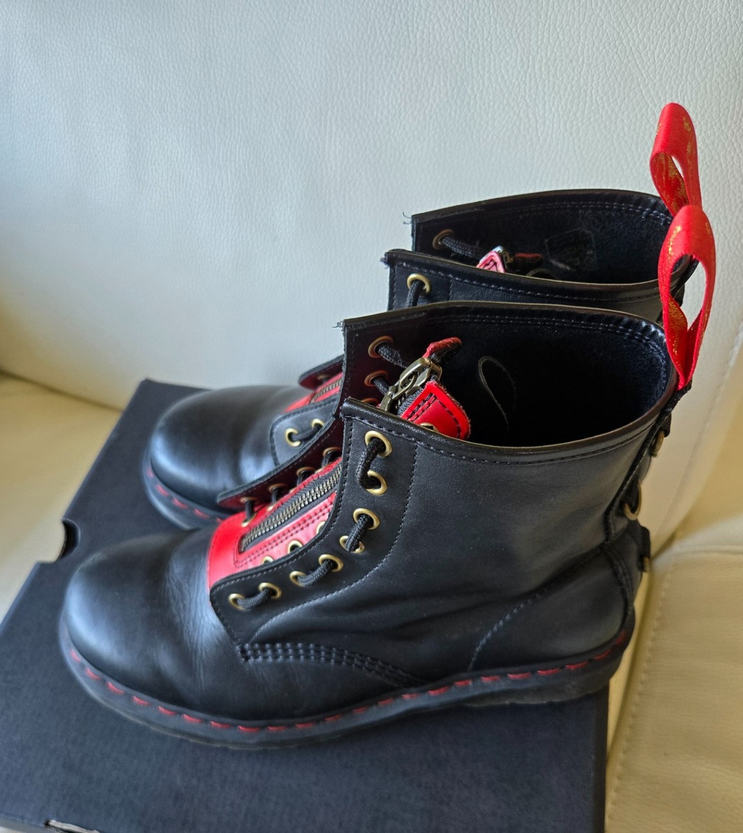 Dr Martens Limited Edition YEAR OF THE RABBIT 1460 black 
